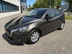 Bruin Gebruikt 2015 Mazda 2 Hatchback | € 9.995 (Eerlijke prijs)