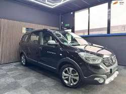 Zwart, metallic lak Gebruikt 2017 Dacia Lodgy Stepway MPV | € 8.950 (Super prijs)