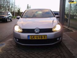 Grijs, metallic lak Gebruikt 2012 VW Golf VII Hatchback | € 5.750 (Goede deal)