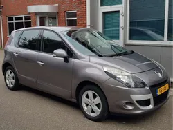 Grijs, metallic lak Gebruikt 2009 Renault Scénic III Dynamique MPV | € 3.800 (Eerlijke prijs)