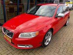Rood Gebruikt 2010 Volvo V70 R-Design Stationwagen | € 12.644 (Eerlijke prijs)