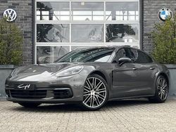 Grijs, metallic lak Gebruikt 2017 Porsche Panamera Sedan | € 64.995