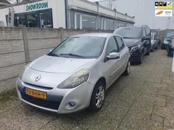 Grijs Gebruikt 2010 Renault Clio II Authentique Hatchback | € 3.350 (Eerlijke prijs)