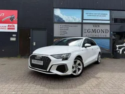 Wit, metallic lak Gebruikt 2024 Audi A3 Sportback e-tron S-Line Sedan | € 28.950 (Super prijs)