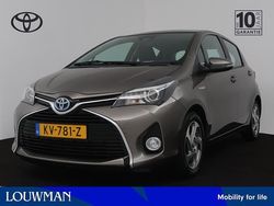 Grijs metallic Gebruikt 2016 Toyota Yaris Trend Hatchback | € 13.945 (Eerlijke prijs)