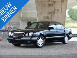 Zwart Gebruikt 1995 Mercedes E220 Avantgarde Sedan | € 14.950