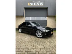 Zwart Gebruikt 2018 BMW 320 M Sport Sedan | € 25.950 (Eerlijke prijs)