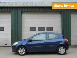 Blauw Gebruikt 2007 Renault Clio II Hatchback | € 1.950 (Eerlijke prijs)