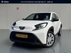 Pure white Gebruikt 2024 Toyota Aygo Play Hatchback | € 18.950 (Eerlijke prijs)