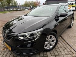 Zwart Gebruikt 2020 Renault Mégane GrandTour Intens Stationwagen | € 15.740 (Goede deal)