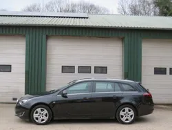 Zwart, metallic lak Gebruikt 2014 Opel Insignia Hatchback | € 5.450 (Eerlijke prijs)