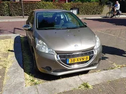 Brons Gebruikt 2012 Peugeot 208 Active Hatchback | € 2.250