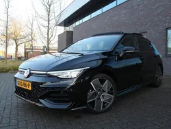 Zwart Gebruikt 2024 VW Golf VIII R-line Edition Hatchback | € 39.999 (Iets duurder)