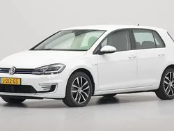Pure white Gebruikt 2020 VW e-Golf Hatchback | € 14.640 (Eerlijke prijs)