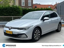 Zilver, metallic lak Gebruikt 2022 VW Golf VIII Life Hatchback | € 24.995 (Eerlijke prijs)