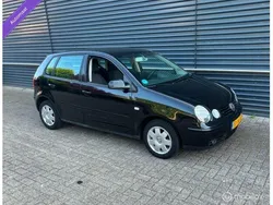 Zwart Gebruikt 2002 VW Polo Highline Hatchback | € 3.448 (Duur)