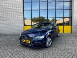 Blauw Gebruikt 2015 Audi A3 Attraction Hatchback | € 9.799 (Super prijs)