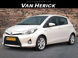 Wit Gebruikt 2014 Toyota Yaris Hybrid Hatchback | € 11.945 (Eerlijke prijs)