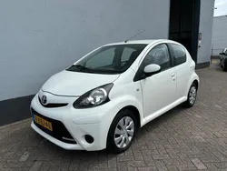 Wit Gebruikt 2013 Toyota Aygo Hatchback | € 5.950 (Eerlijke prijs)