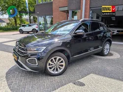 Zwart Gebruikt 2023 VW T-Roc Style SUV | € 32.950 (Eerlijke prijs)