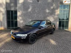 Rood Gebruikt 2000 Opel Vectra Business Edition Sedan | € 1.599