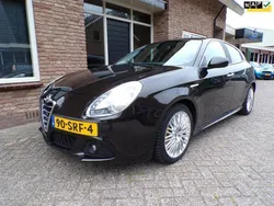 Zwart, metallic lak Gebruikt 2011 Alfa Romeo Giulietta Distinctive Hatchback | € 5.900 (Iets duurder)