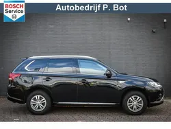 Zwart Gebruikt 2021 Mitsubishi Outlander P-HEV SUV | € 24.950 (Goede deal)