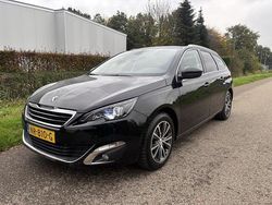 Zwart Gebruikt 2017 Peugeot 308 SW Premium Stationwagen | € 8.450