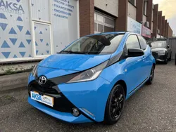 Blauw Gebruikt 2017 Toyota Aygo X-wave Hatchback | € 9.450 (Eerlijke prijs)