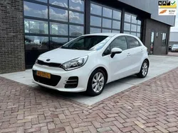 Wit Gebruikt 2015 Kia Rio 2 Hatchback | € 7.450 (Eerlijke prijs)