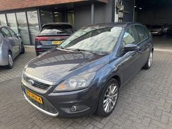 Grijs Gebruikt 2009 Ford Focus Titanium Hatchback | € 1.795