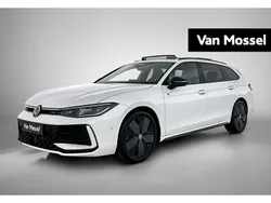 Wit Nieuw 2025 VW Passat Business Stationwagen | € 66.200