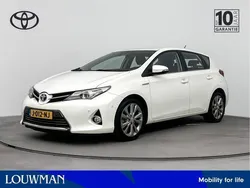 Wit, metallic lak Gebruikt 2014 Toyota Auris Executive Hatchback | € 15.845 (Iets duurder)