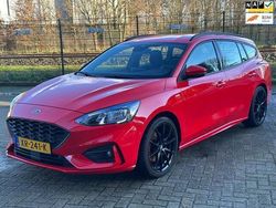 Rood Gebruikt 2019 Ford Focus ST-Line Stationwagen | € 7.495 (Super prijs)