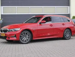 Rood Gebruikt 2022 BMW 330 Luxury Line Stationwagen | € 32.400 (Super prijs)