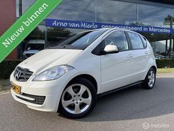 Wit, metallic lak Gebruikt 2011 Mercedes A160 Business MPV | € 7.950 (Duur)