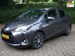 Grijs (metallic) Gebruikt 2018 Toyota Yaris Hybrid Design Hatchback | € 11.249 (Goede deal)