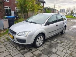 Grijs (metallic) Gebruikt 2007 Ford Focus Ambiente Stationwagen | € 500 (Super prijs)