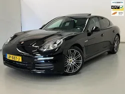 Zwart, metallic lak Gebruikt 2016 Porsche Panamera Sedan | € 48.750