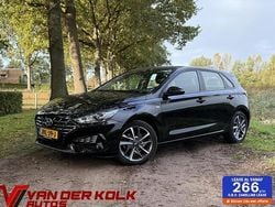 Zwart Gebruikt 2023 Hyundai i30 Comfort Hatchback | € 19.885 (Eerlijke prijs)
