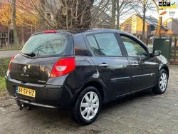 Zwart Gebruikt 2006 Renault Clio II Dynamique Hatchback | € 2.390 (Eerlijke prijs)