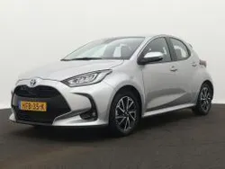 Grijs metallic Gebruikt 2024 Toyota Yaris Business Edition Hatchback | € 23.995 (Eerlijke prijs)
