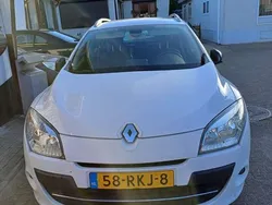 Wit, andere lak Gebruikt 2011 Renault Mégane GrandTour Bose Edition Stationwagen | € 2.750 (Eerlijke prijs)