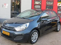 Blauw Gebruikt 2013 Kia Rio Comfort Hatchback | € 4.450 (Goede deal)