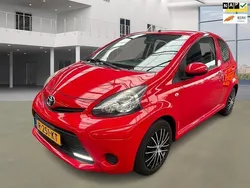 Rood Gebruikt 2014 Toyota Aygo Hatchback | € 4.999 (Goede deal)