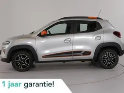 Grijs, metallic lak Gebruikt 2022 Dacia Spring Comfort Plus Hatchback | € 10.950 (Goede deal)