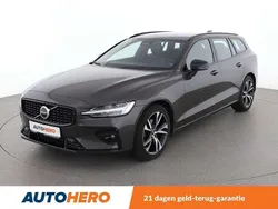 Grijs Gebruikt 2022 Volvo V60 Plus Stationwagen | € 31.649 (Eerlijke prijs)