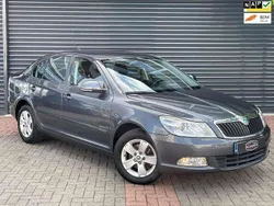 Grijs, metallic lak Gebruikt 2011 Skoda Octavia Business Line Hatchback | € 7.250 (Eerlijke prijs)
