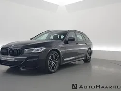 Zwart Gebruikt 2022 BMW 530e M Sport Stationwagen | € 42.750 (Eerlijke prijs)