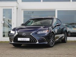 Blauw Gebruikt 2023 Lexus ES300H Luxury Line Sedan | € 43.440